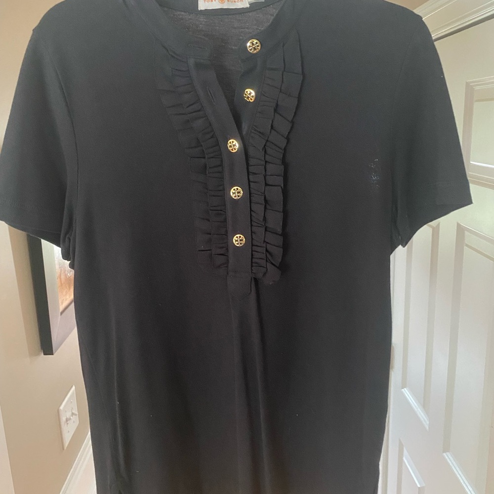 Gorgeous Tory Burch Tee size medium- black.